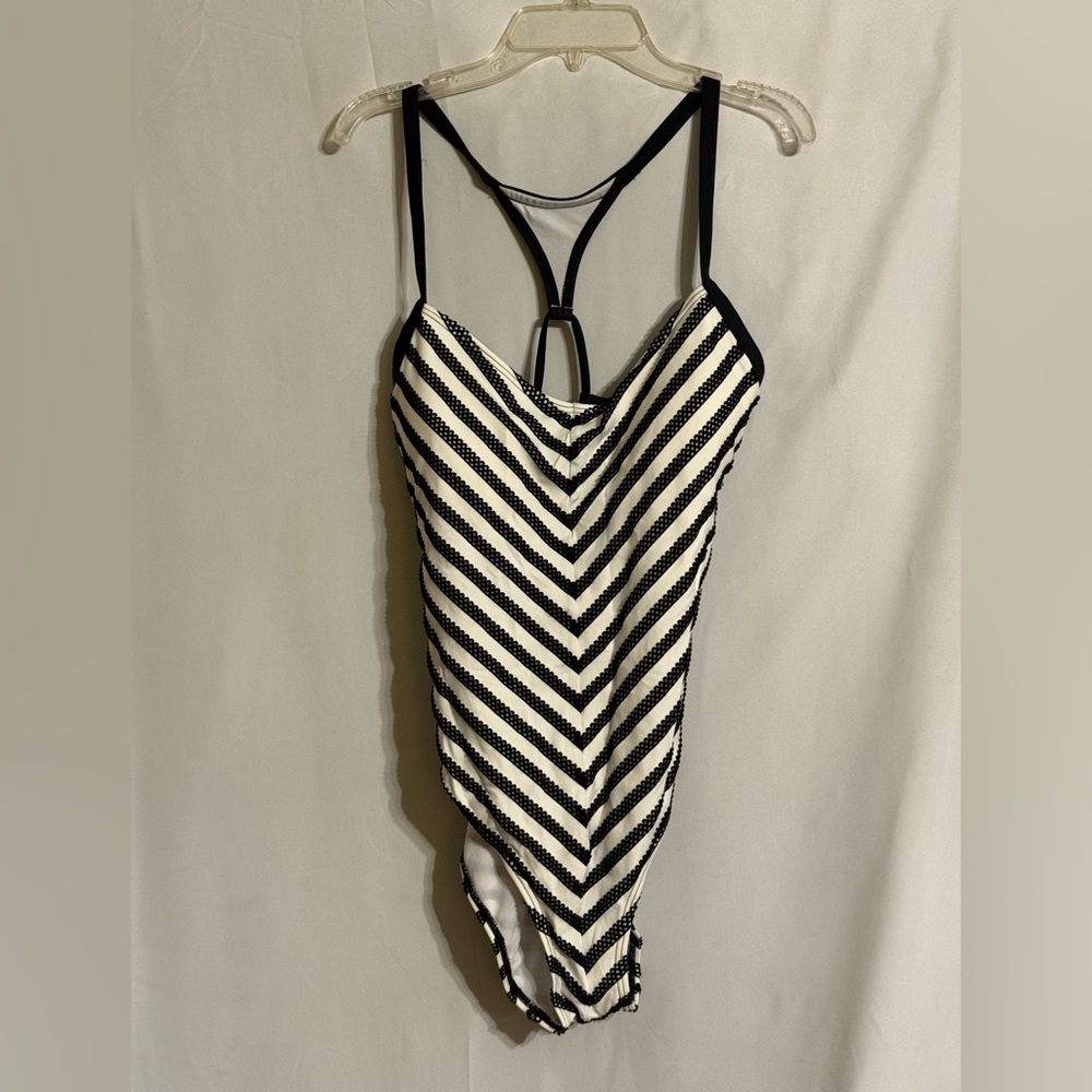 Route 101 Sport Black & White Chevron Strappy One-Piece Size XL